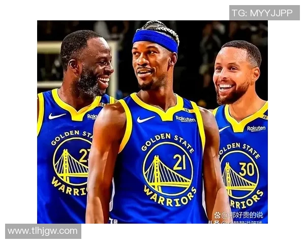 镜头捕捉：勇士赛场小动作引发热议